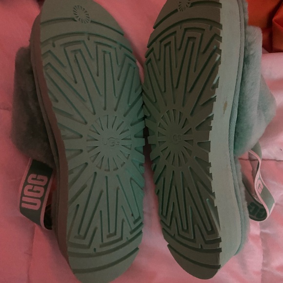 uggs slide slipper / 7.5 or 8 / never worn - Picture 3 of 3